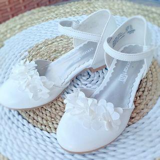 Sepatu anak perempuan warna putih