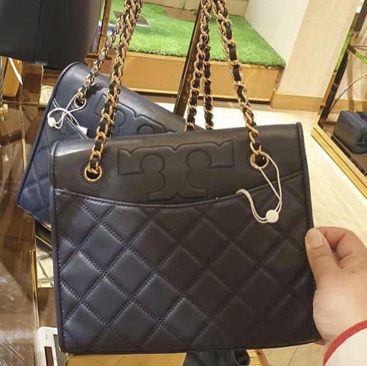 Tory Burch Savannah Convertible Shoulder Bag in Black, Luxury, Bags