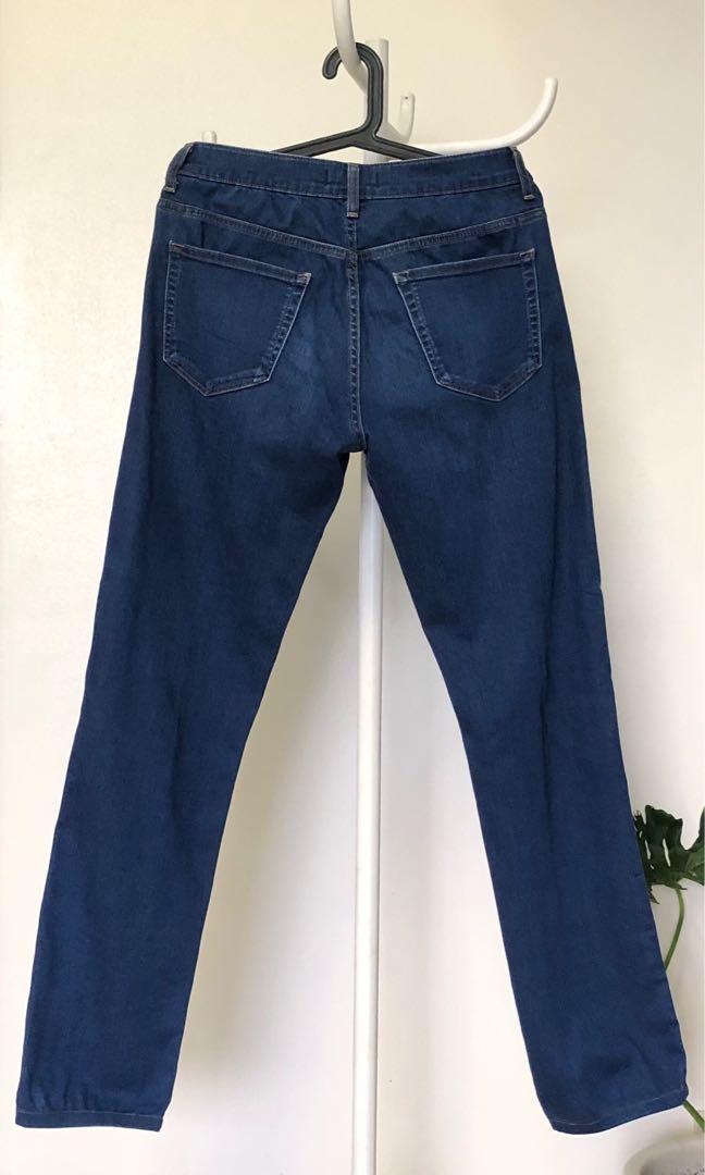 UNIQLO Jeans for Men (Category: Jeans) located in Quezon City. Submitted by jose04 (Listing ID 1034151454, Image 2). Description: .