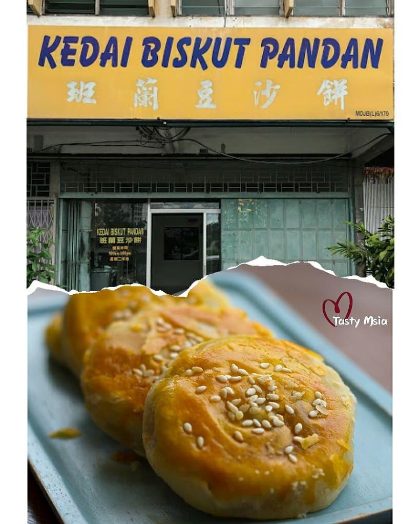 新山班兰豆沙饼 Kedai Biskut Pandan Tausarpiah Food Drinks Homemade Bakes On Carousell