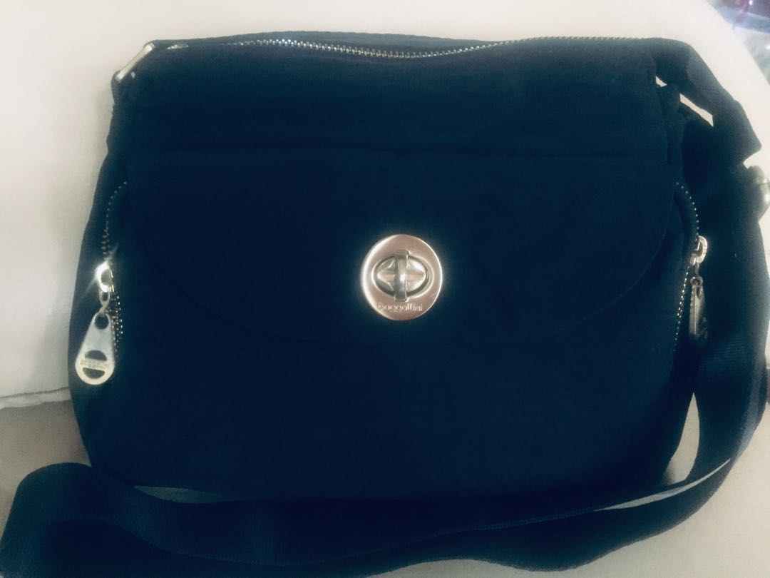 Baggallini sling top crossbody