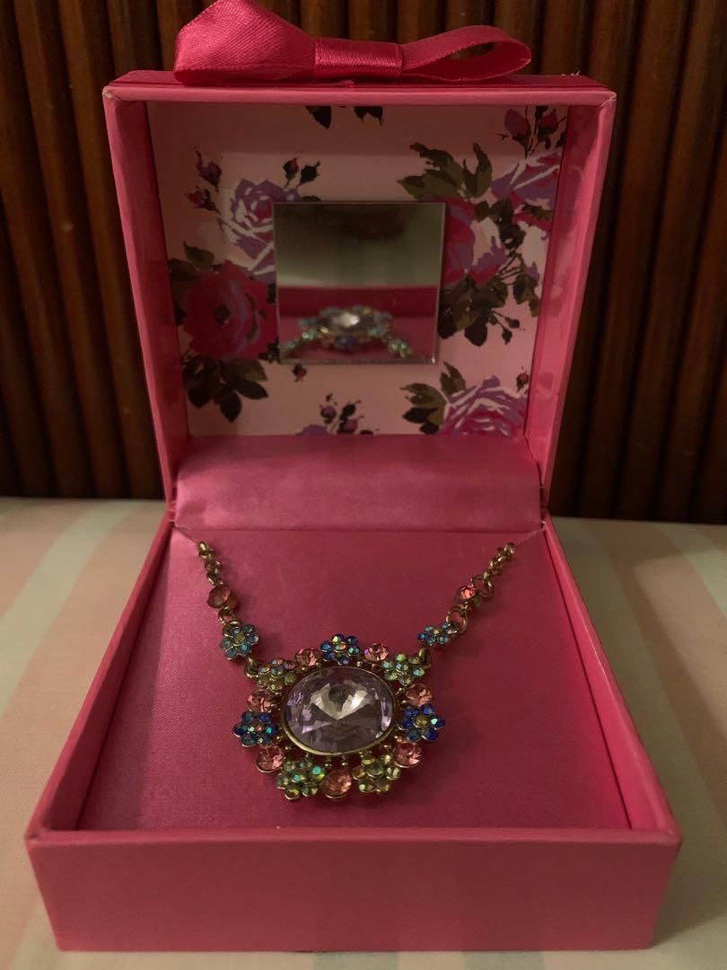 Betsey Johnson flower necklace, Women's 