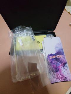 Brand new transparent cover and screen protector samsung s20