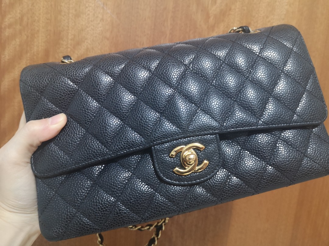Chanel medium flap best sale caviar