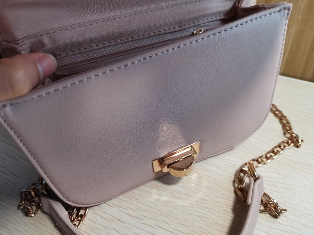 Dorothy perkins pink gold chain crossbody bag Women s Fashion Bags Wallets Cross body Bags on Carousell