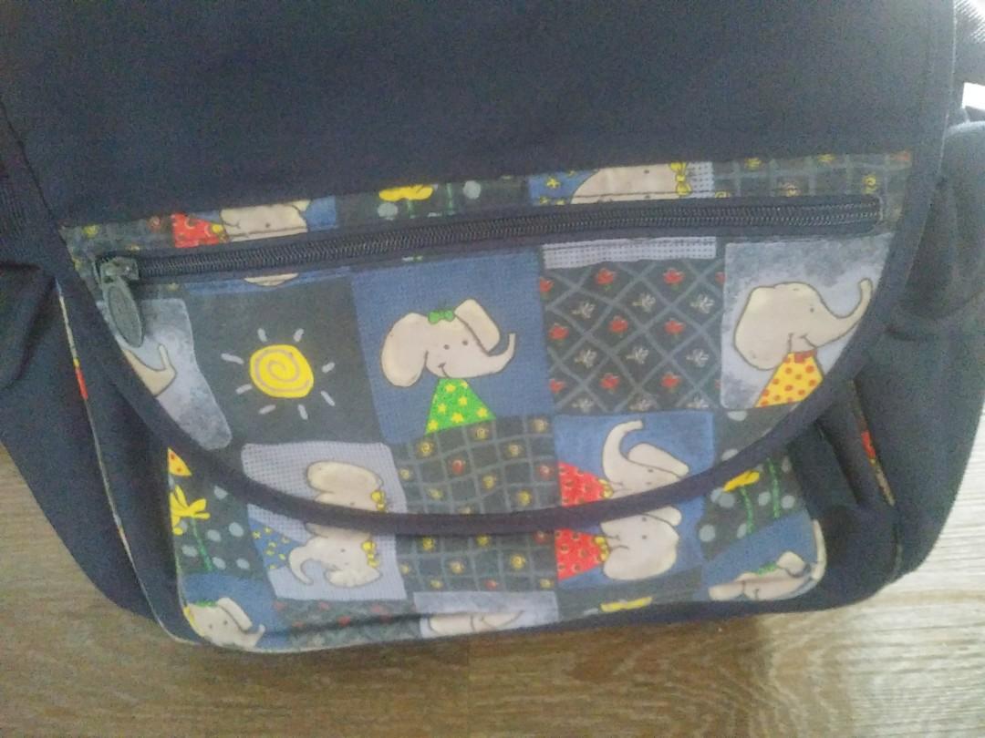Graco diaper bag with free diaper changing pad (Category: Diaper Bags & Wetbags) located in Quezon City. Submitted by lizawoo (Listing ID 1059962999, Image 2). Description: Graco diaper bag in good condition with free diaper changing pad.