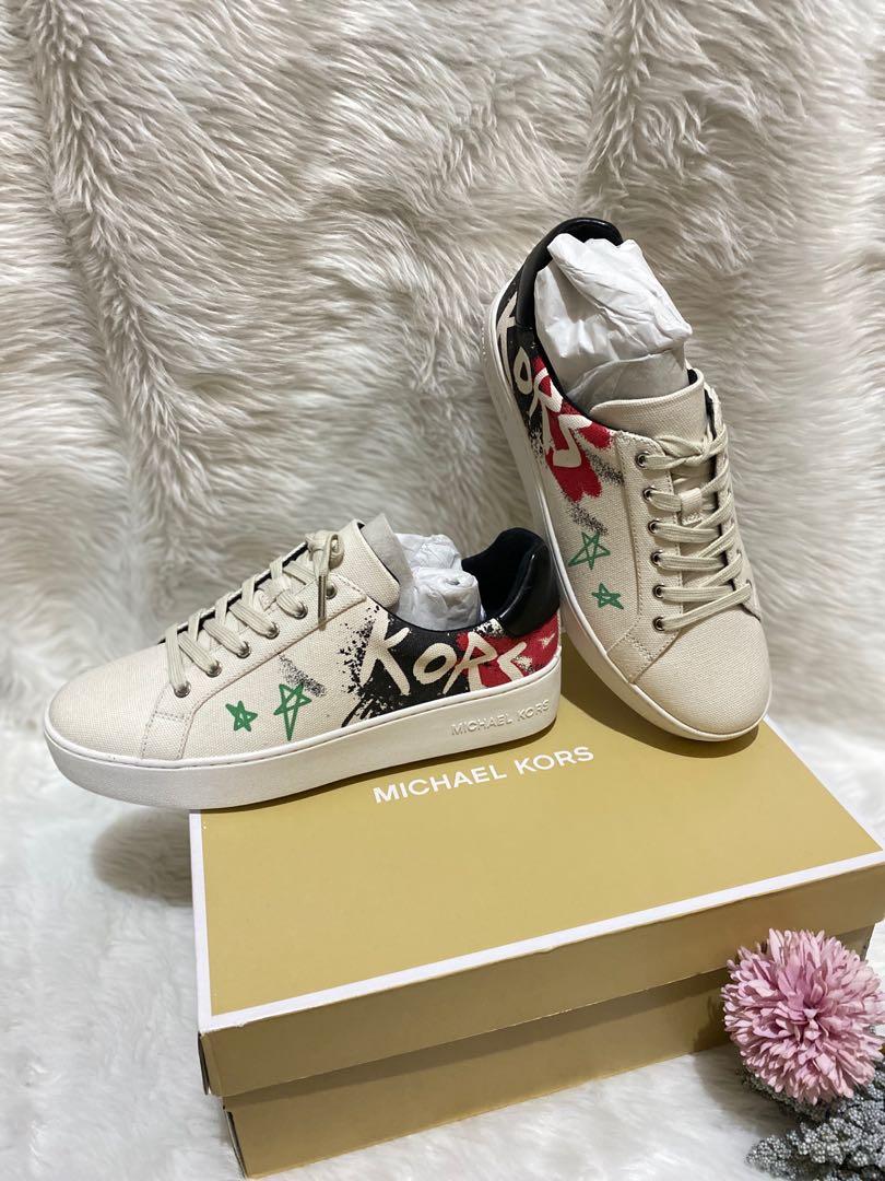 Mk canvas shoes top