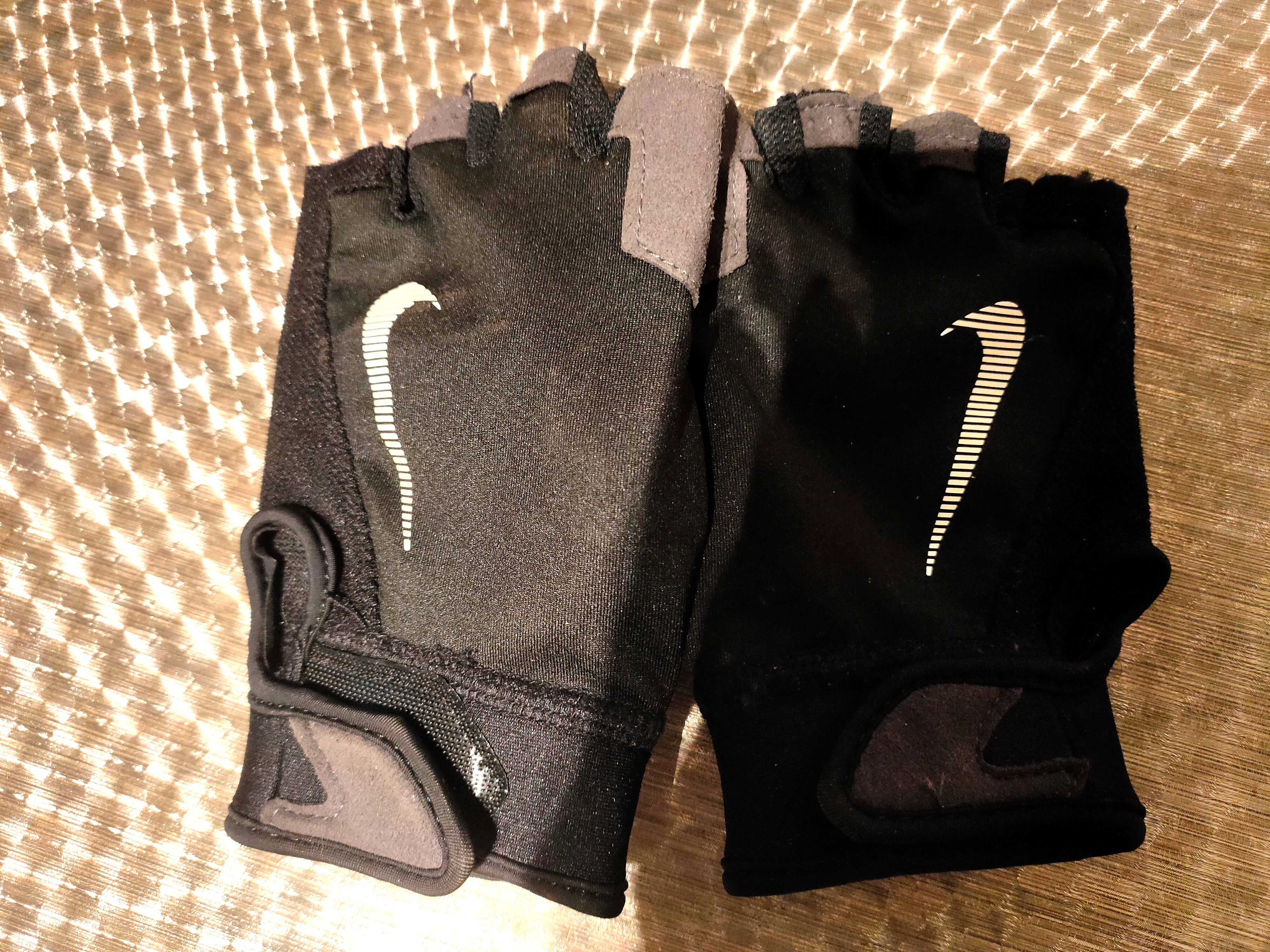 Nike Ultimate Training Gym Gloves Sports Equipment Exercise