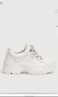 NEW with tag Pull & Bear Sneakers in White
