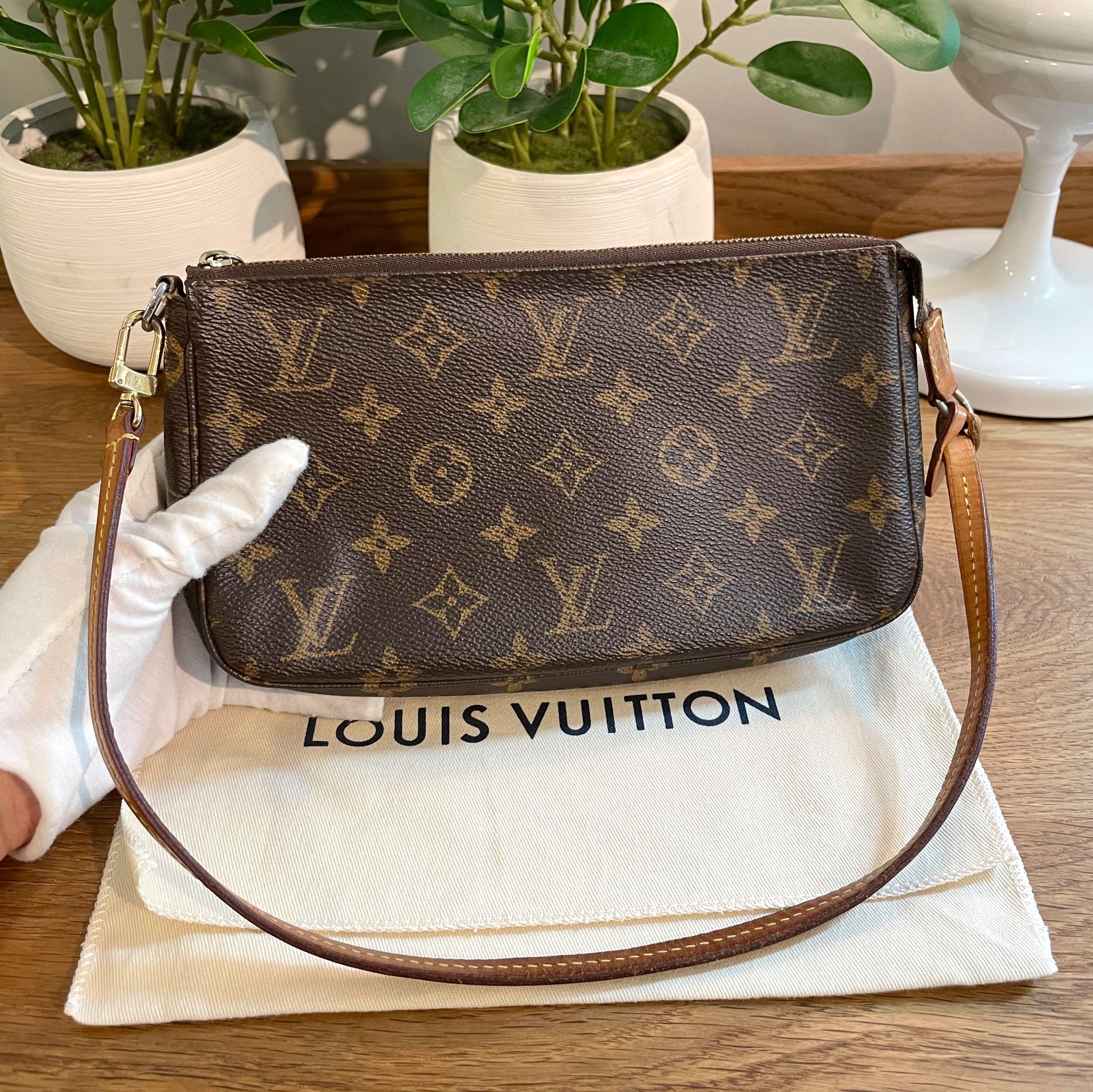 Louis Vuitton LV Vintage Pochette Accessoires Crossbody Bag, Luxury, Bags &  Wallets on Carousell