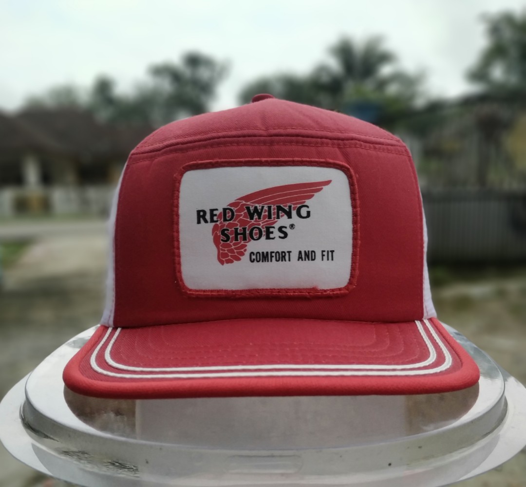 Red wings discount trucker hat