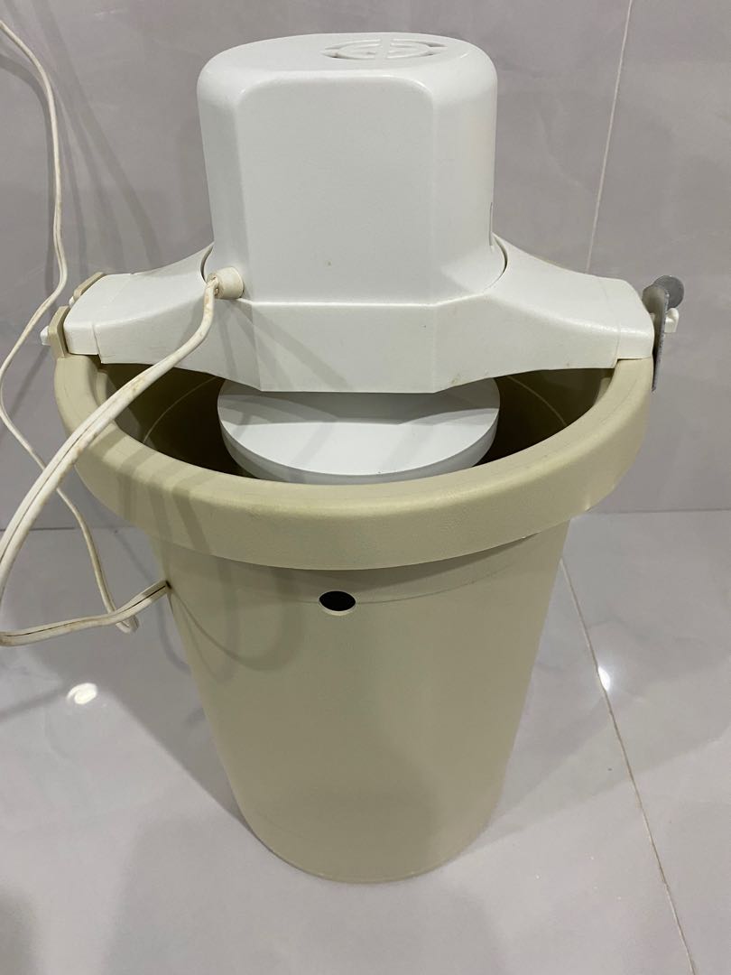 Rival ice cream and yogurt freezer(model8405), TV & Home Appliances