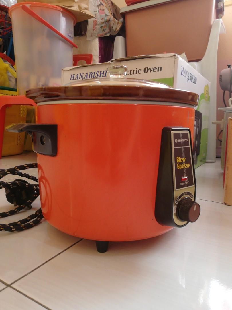Vintage Sanyo Slow Cooker ESC 270 Made in Japan with Ceramic Pottery. Good  cond.