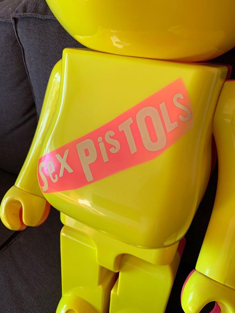 Sex Pistols Bearbrick 1000%, 興趣及遊戲, 玩具& 遊戲類- Carousell