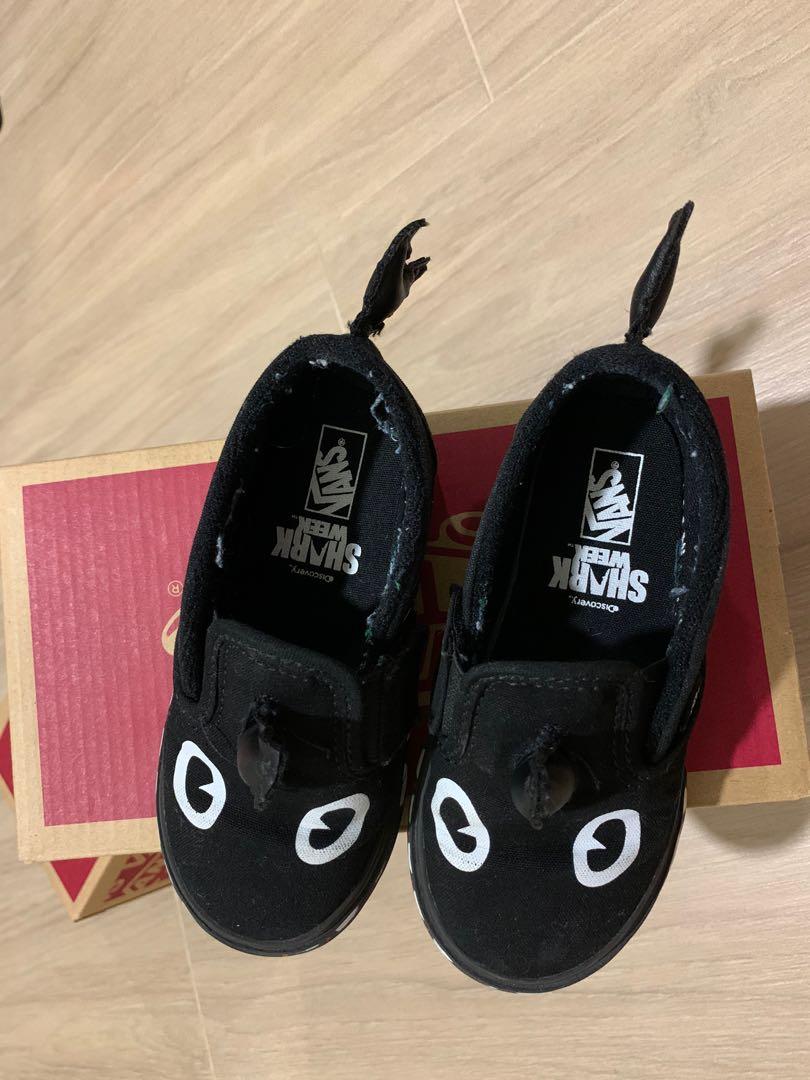 Kids shark outlet week vans