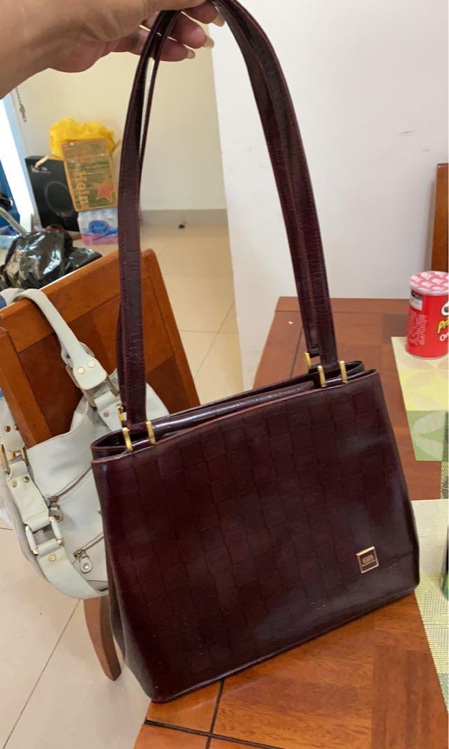 Balenciaga bag with wallet (Category: Purses & Pouches) located in Legazpi City. Submitted by brandedstuffphl (Listing ID 1061926937, Image 1). Description: Balenciaga long handle bag with wallet From Japan auction Minimal signs of usage.