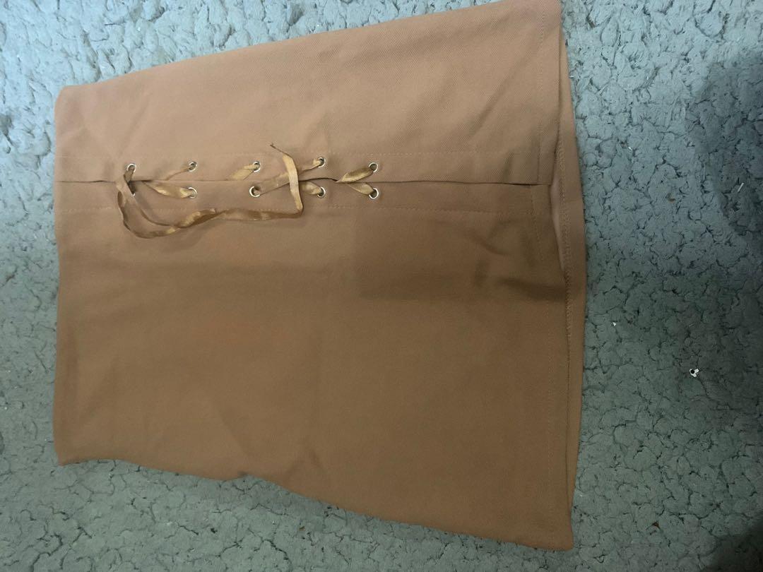 Brown Office Short Skirt (Category: Skirts) located in Makati City. Submitted by apaba (Listing ID 1061825478, Image 1). Description: .