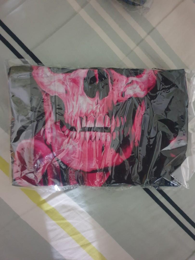 Fleece face shield (Category: Everything Else) located in Singapore. Submitted by mxhdasri (Listing ID 1061908488, Image 2). Description: Condition 10/10 1 for $15.