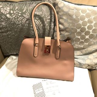（分類：）位於 。 由 CuPCak8 提交（商品編號 1061871225，圖片 1）。簡介： 。