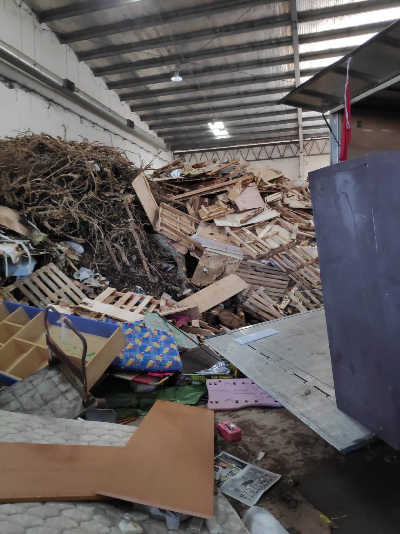 Disposal Service/junk disposal/furniture disposal/dismantle furniture, Home Services, Movers