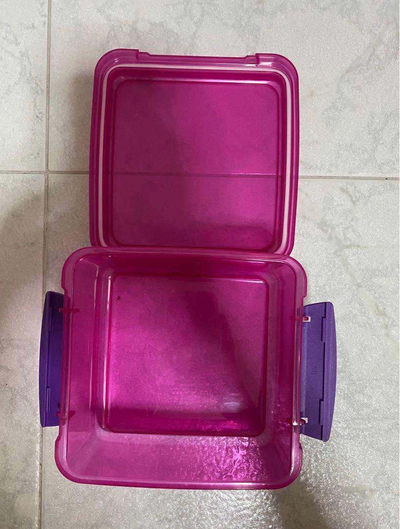Lock & lock container (Category: Food Organisation & Storage) located in Singapore. Submitted by reliazsure (Listing ID 1061745113, Image 3). Description: - Brand: Sistema - Pink lock & lock container - Made in New Zealand - PP Material - Can withstand -20 to 100 deg cel - Capacity: 1.2 Litres - Ideal as takeaway container.