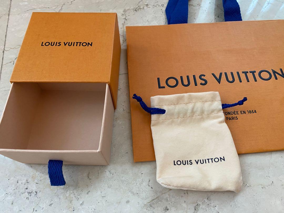 Shop Louis Vuitton V Essential v bracelet (M6042G) by BrandShoppe
