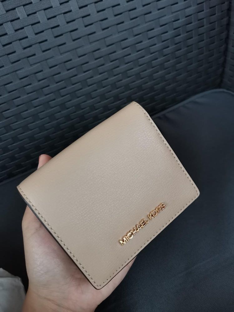 Michael kors bi fold wallet outlet