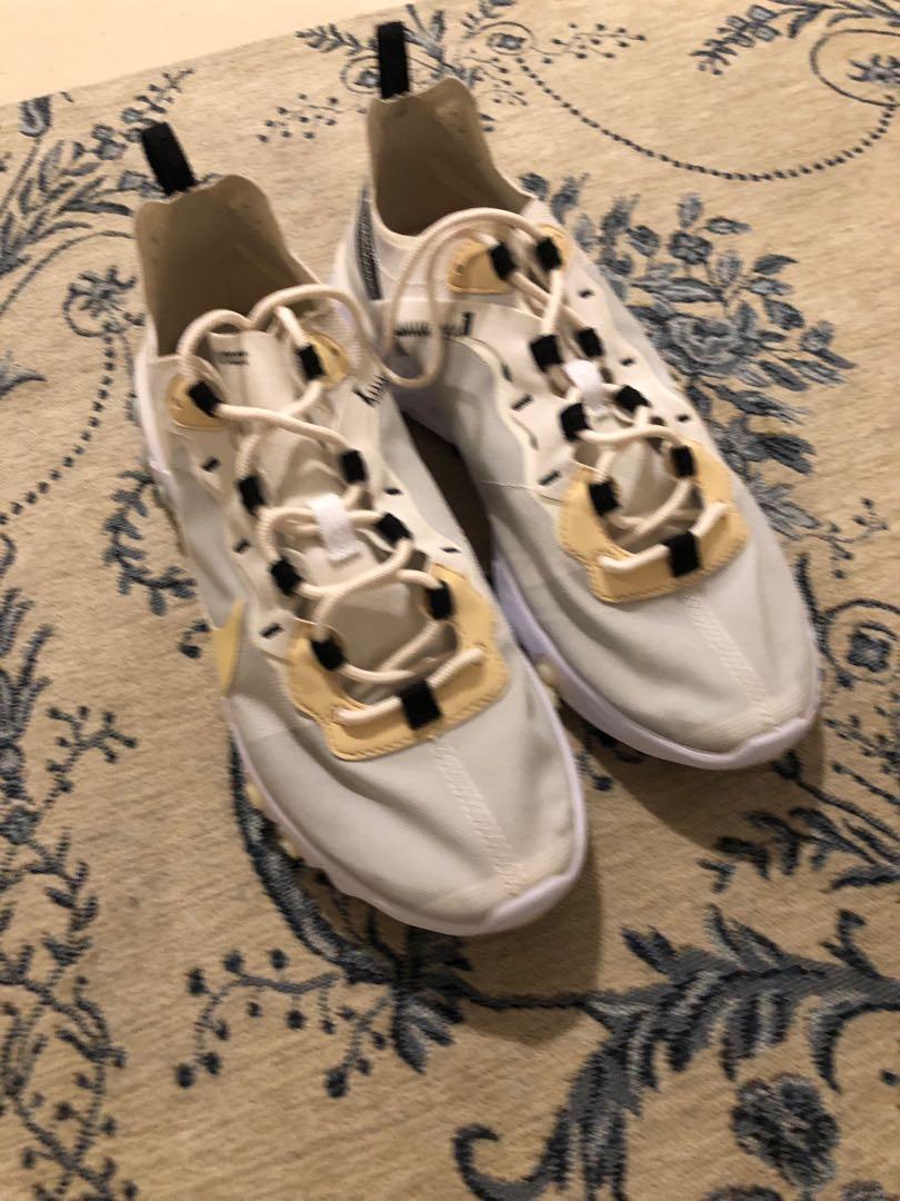 Nike React Element (Category: Sneakers) located in Kuala Lumpur. Submitted by vhsmegat (Listing ID 1061898893, Image 1). Description: Barely used. Just washed. No box. Size UK 7.5. Can nego till letgo.