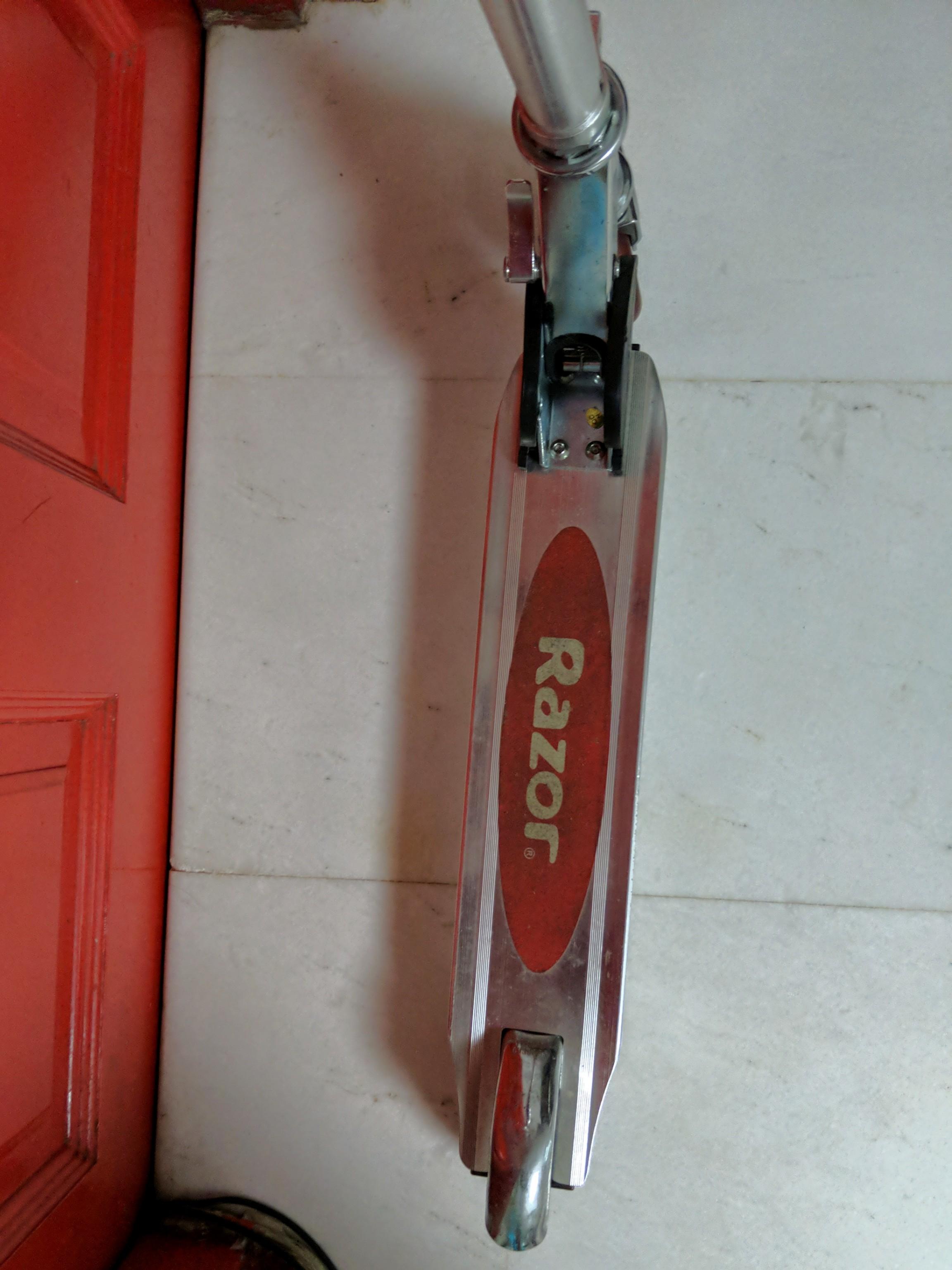 RAZER SCOOTER FOR KIDS, Babies & Kids, Babies & Kids Fashion on Carousell