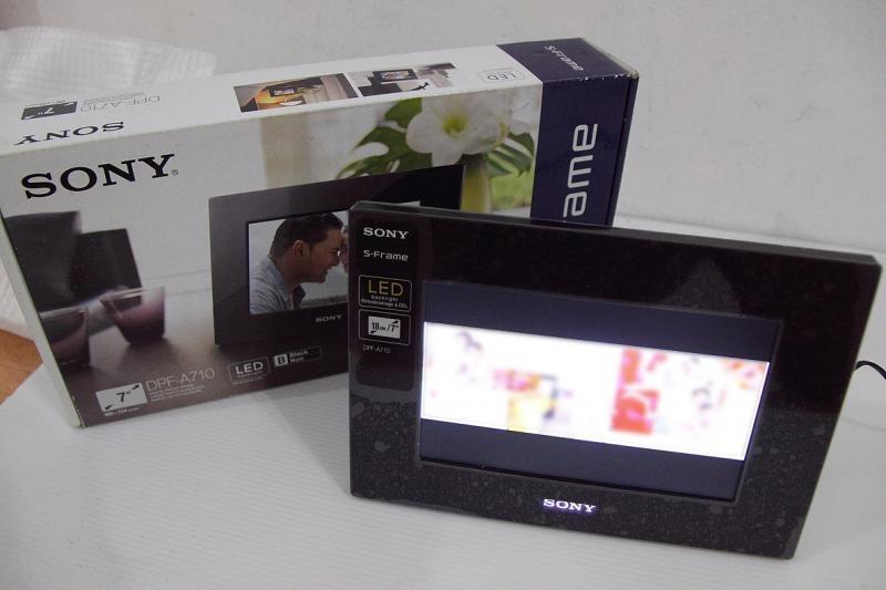Sony Digital Photo Frame DPF-A72N, Furniture & Home Living, Home