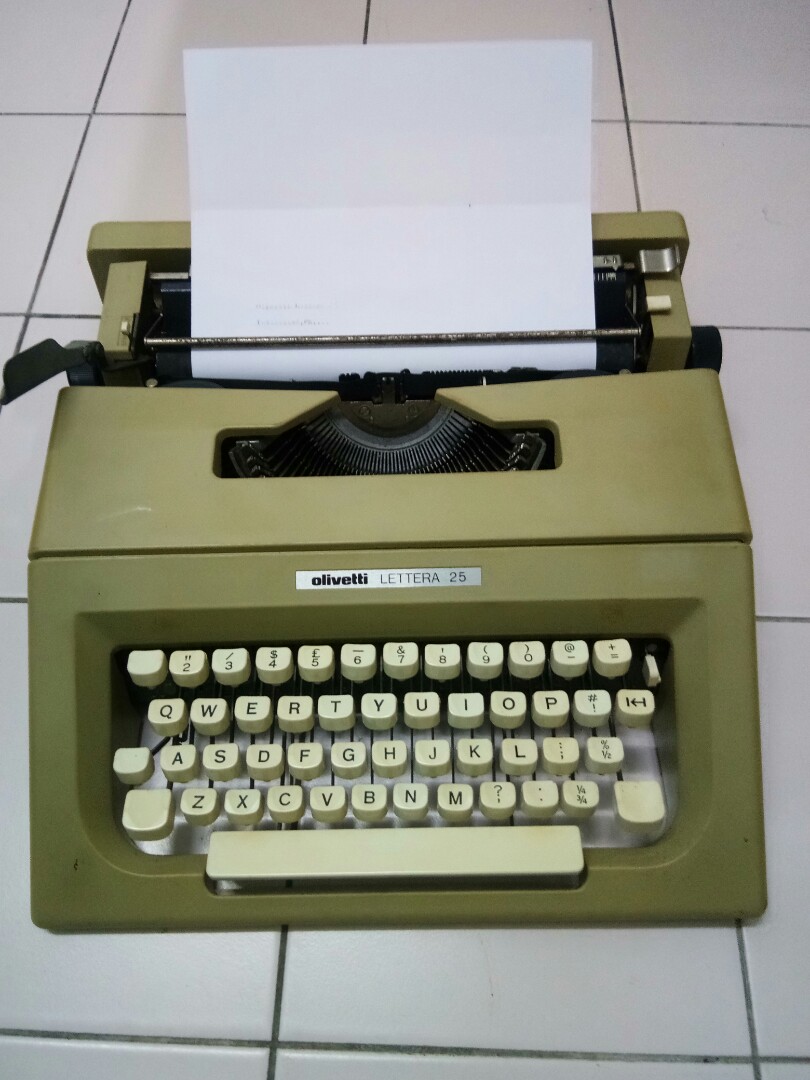 Vintage 1975 Manual Typewriter Olivetti Lettera 25., Hobbies ...
