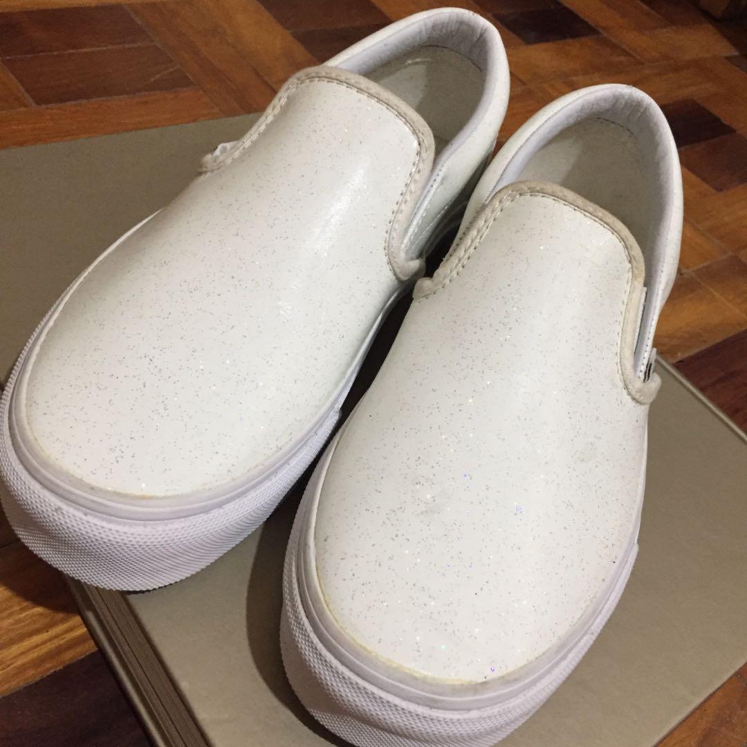 vans slip on triple white