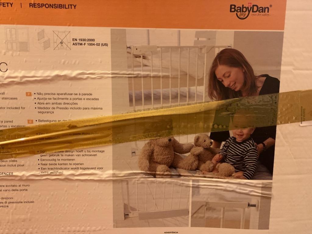 Brand new in box Baby Dan Danamic Safety Gate from UK Babies