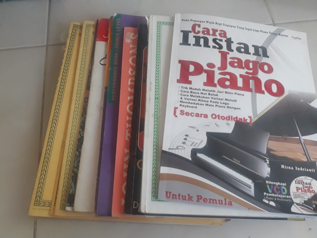 Buku Piano, Buku & Alat Tulis, Buku Di Carousell