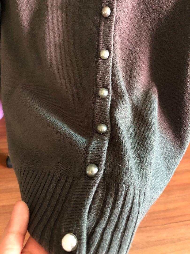 Gray knit Sweater/ Cardigan (Category: Coats, Jackets and Outerwear) located in Quezon City. Submitted by wchell (Listing ID 1061951512, Image 3). Description: Pre-loved grey knit cardigan. Used only on FEW occasions. Shoulder width: 15 inches.