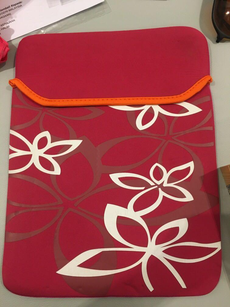 iPad casing (Category: Computer Keyboard) located in Klang. Submitted by luvbyrose (Listing ID 1062023987, Image 1). Description: .