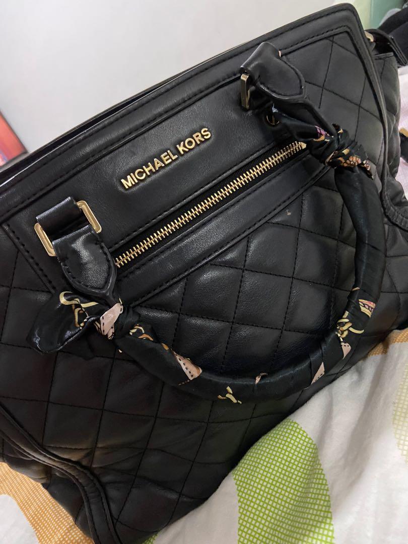 Michael Kors 2 way quilted bag, Women's Fashion, Bags & Wallets, Tote Bags  on Carousell