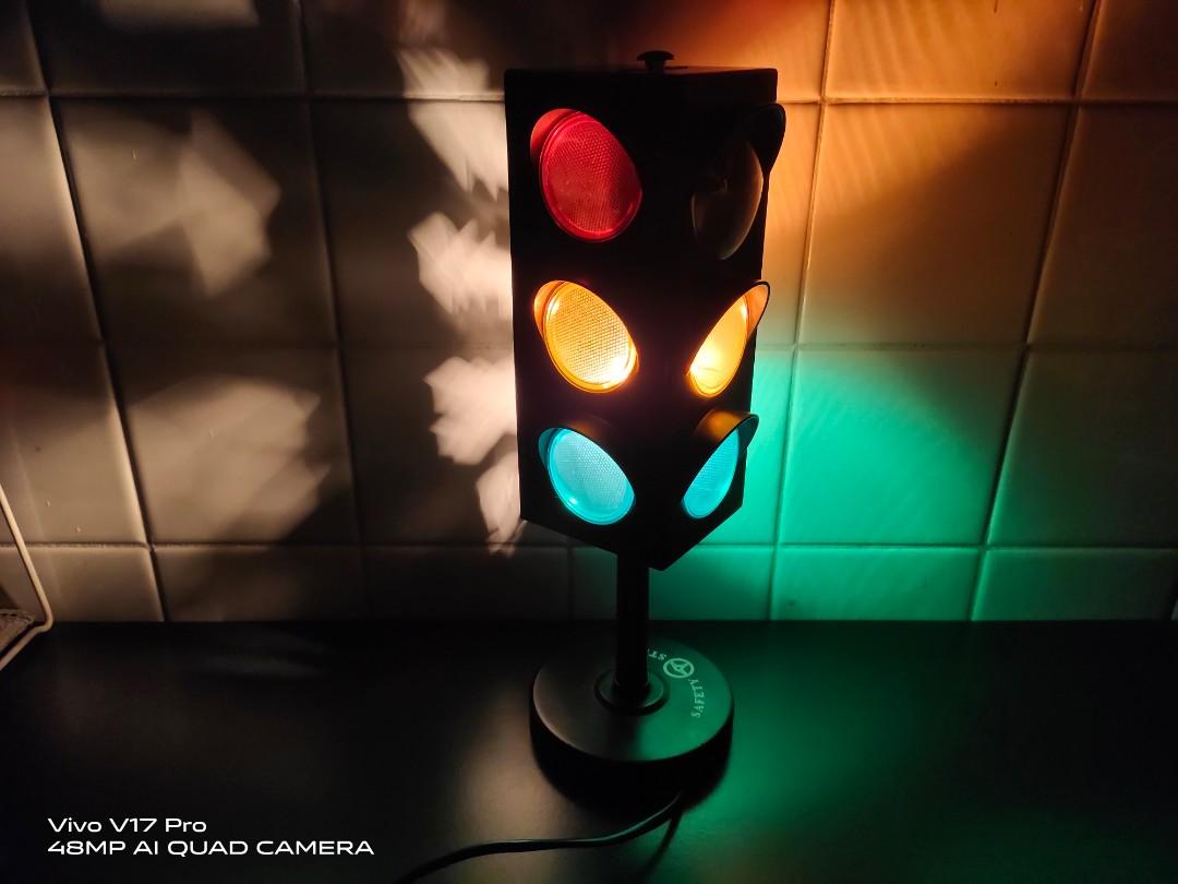 Traffic Light Alarm Clock(Alarm & Clock working), Hobbies & Toys