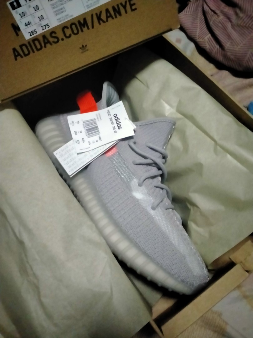 Yeezy 350 V2 Tail Light size 10.5 U.S., Men's Fashion, Footwear, Sneakers  on Carousell