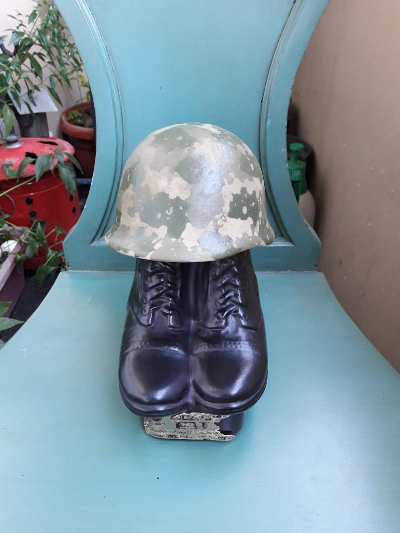 1975 Jim Beam Army Helmet and Boots Decanter, Hobbies & Toys