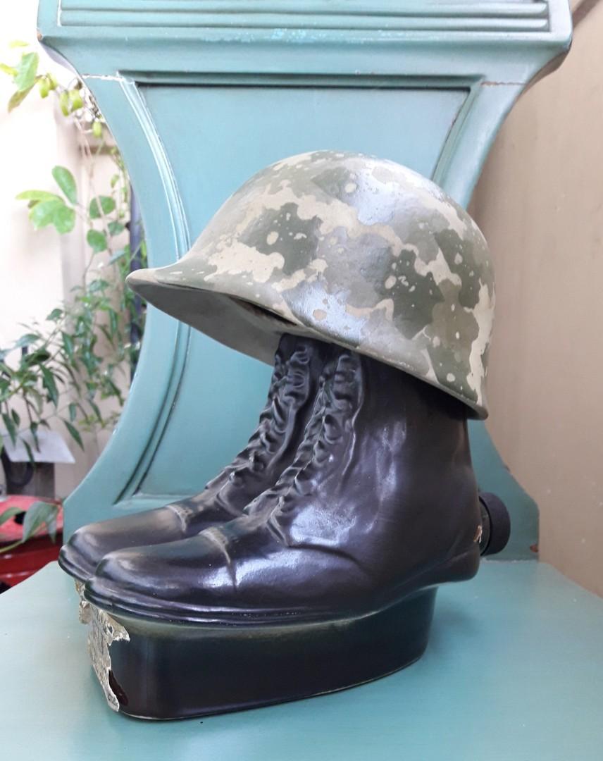 1975 Jim Beam Army Helmet and Boots Decanter, Hobbies & Toys