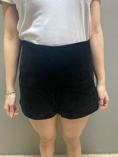 Black Bludru Shorts