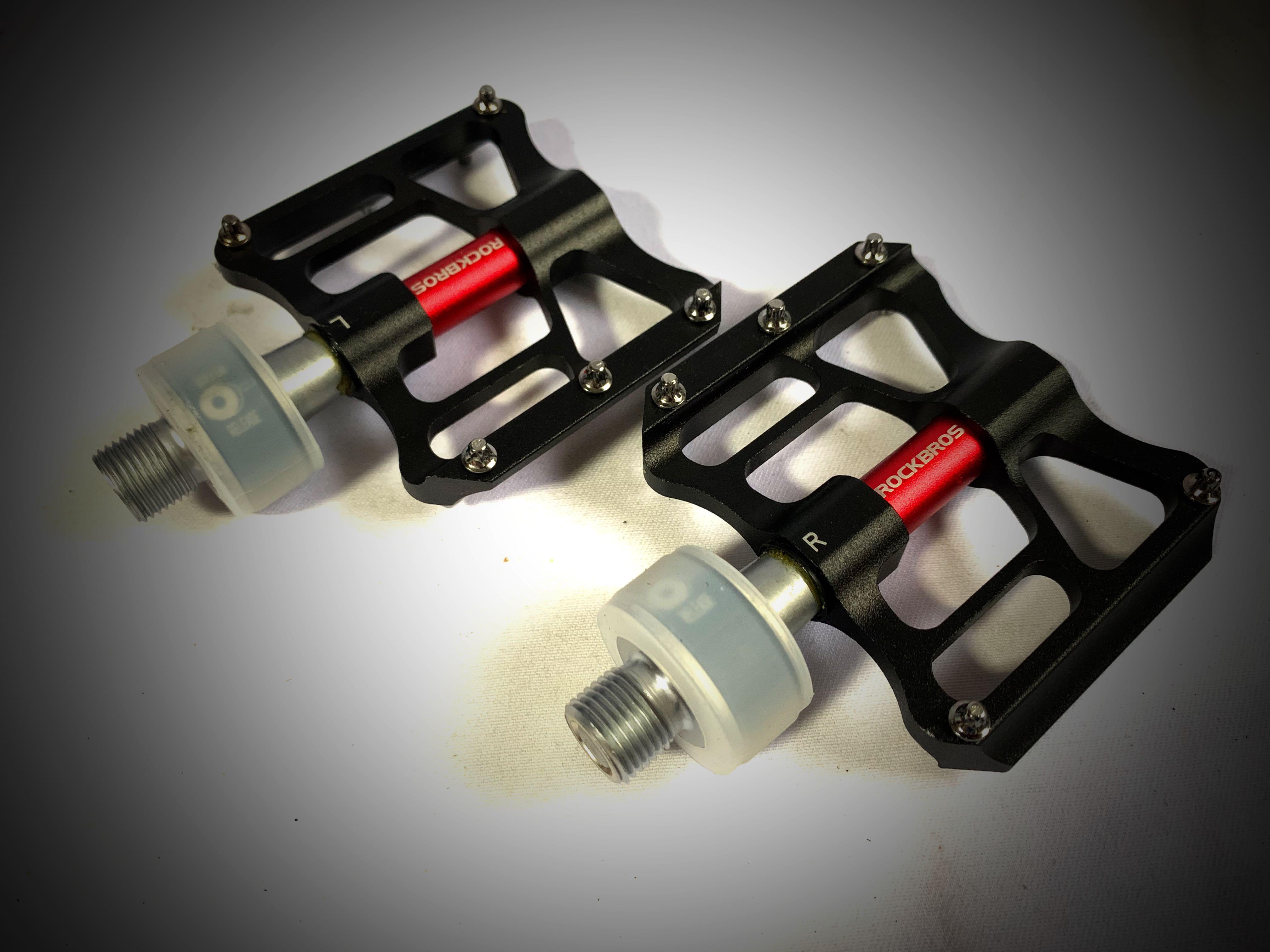 Quick release bicycle pedals store