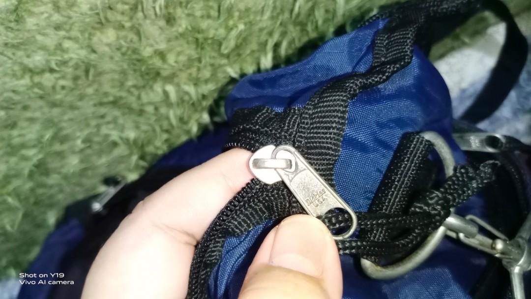 Dickies duffle bag, Fesyen Pria, Tas & Dompet , Tas Selempang di Carousell