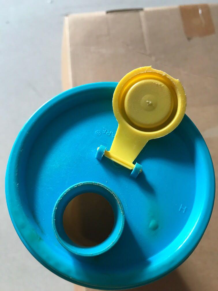 Free 30oz Tupperware old school water bottle, Free Items on Carousell