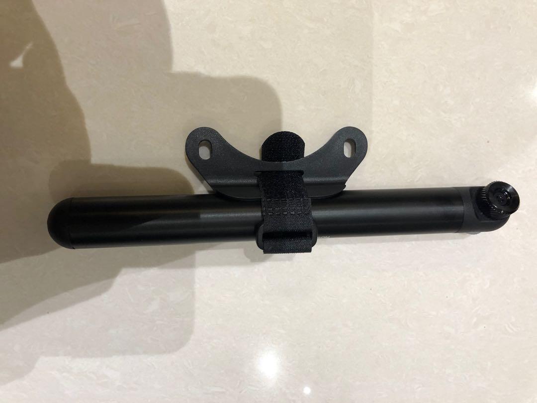 Hand held air pump, Sports Equipment, Bicycles & Parts, Parts