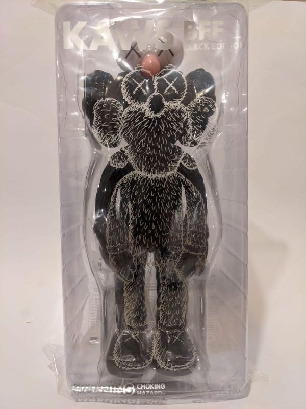 KAWS BFF BLACK EDITION 公仔, 興趣及遊戲, 玩具& 遊戲類- Carousell