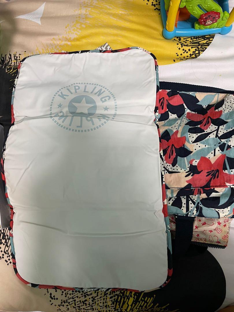 Kipling diaper Bag (Category: Diaper Bags & Wetbags) located in Taguig. Submitted by the_abilty (Listing ID 1062322434, Image 3). Description: Vguc.