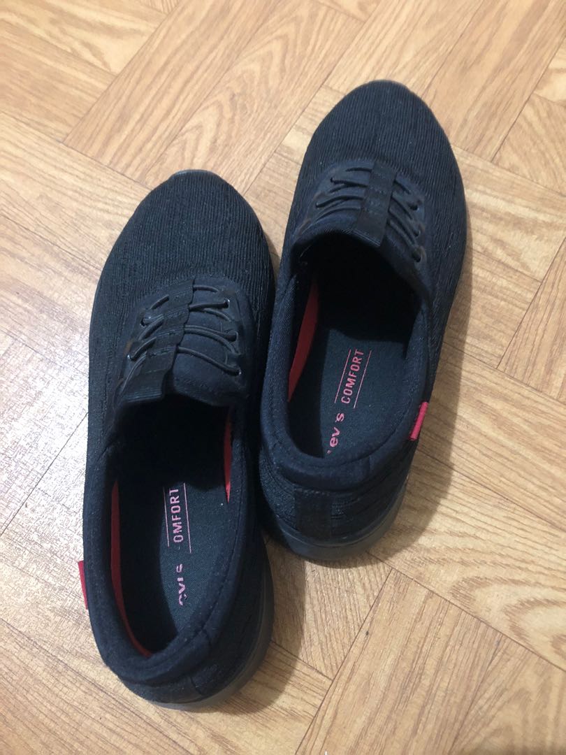 Levi's Comfort shoes, Women's Fashion, Footwear, Sneakers on Carousell