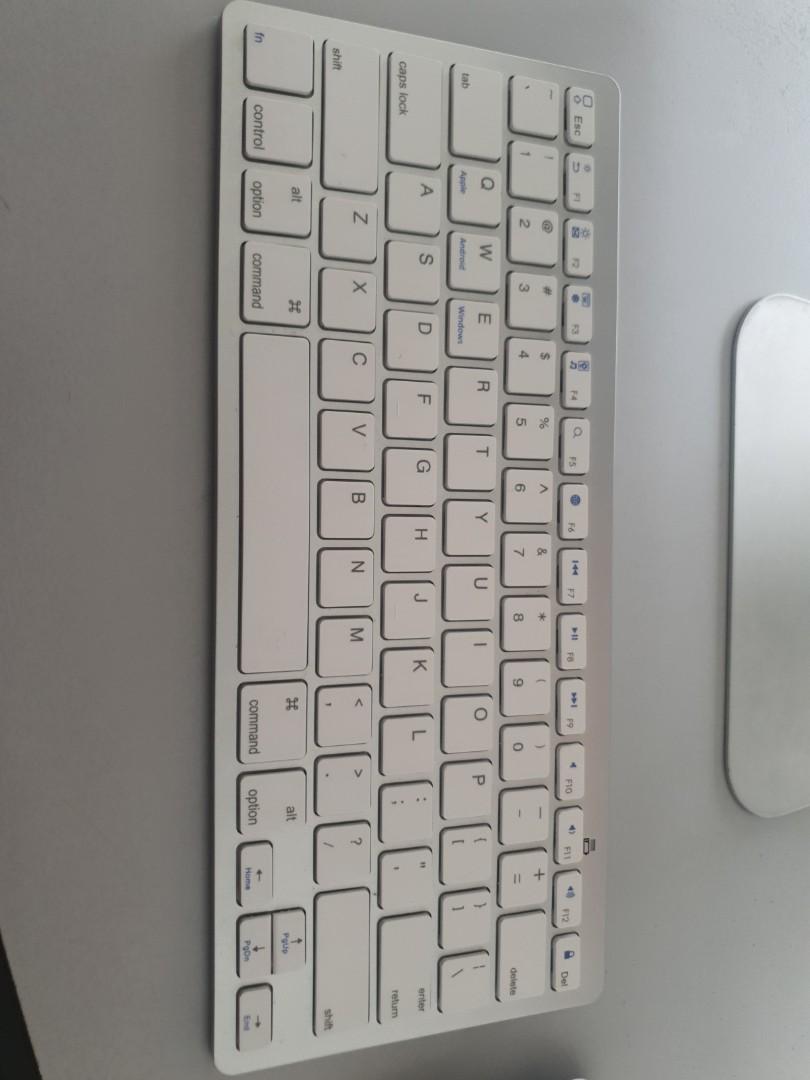 MAC (Category: Desktops) located in Singapore. Submitted by Manikandan99 (Listing ID 1062193062, Image 3). Description: selling my mac with the key board and the mouse..